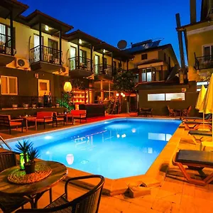2* Hotel Four Seasons